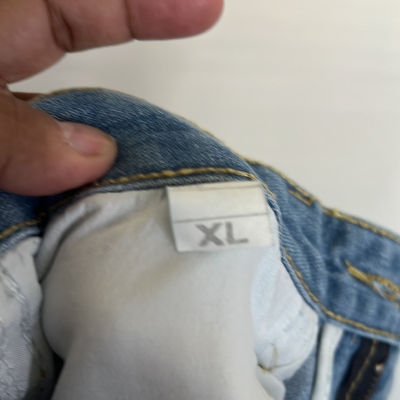 Distressed Jeans - Picture 9 of 9